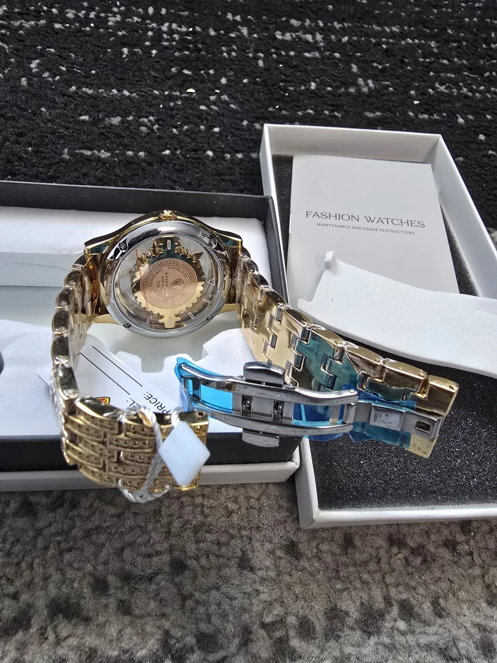 N/A elegant gold