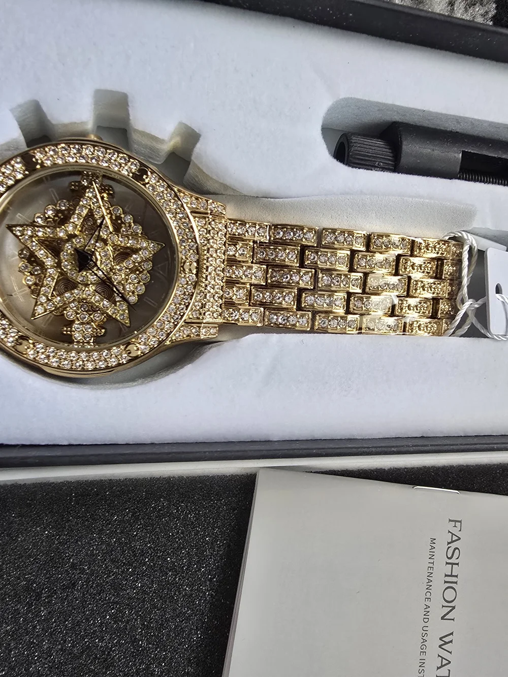 N/A elegant gold