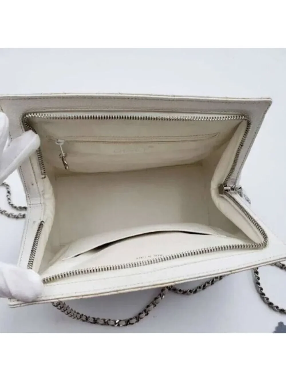 CHANEL Quilted Matelasse CC Logo Caviar Skin Chain Shoulder Bag 1600-082524