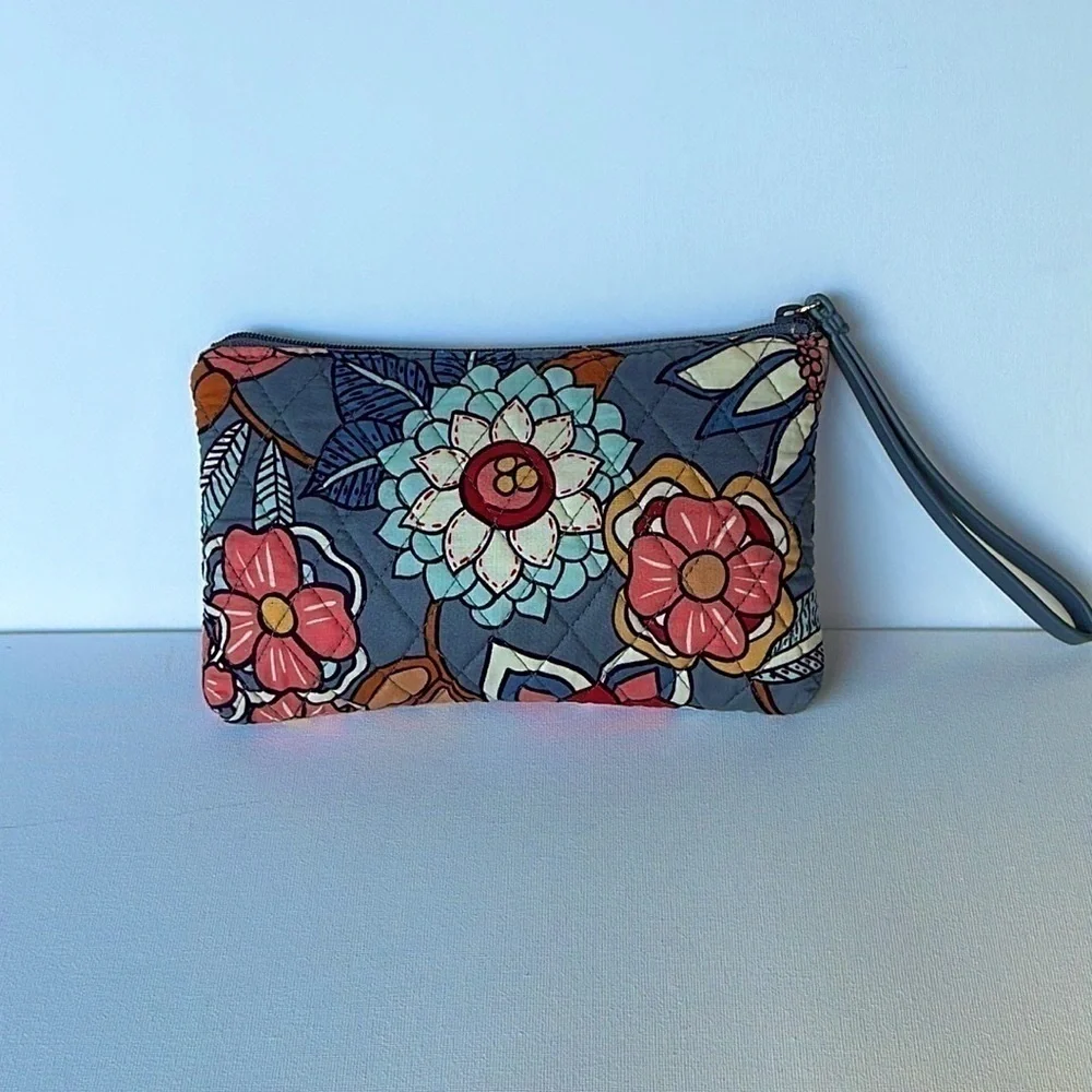 Vera Bradley Escapade Wristlet Tropical Evening New without tags