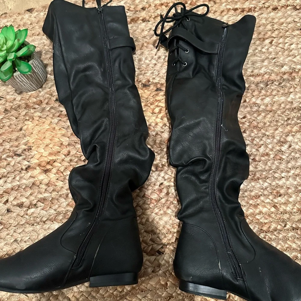 BLACK SCRUNCH KNEE HIGH BOOTS
