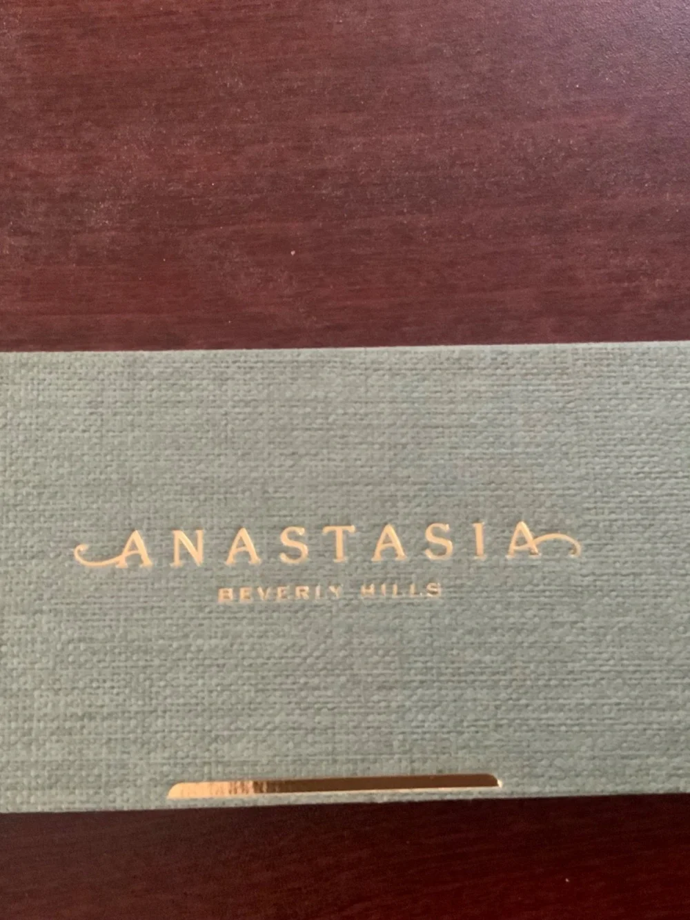 Anastasia Beverly Hills non original smoker