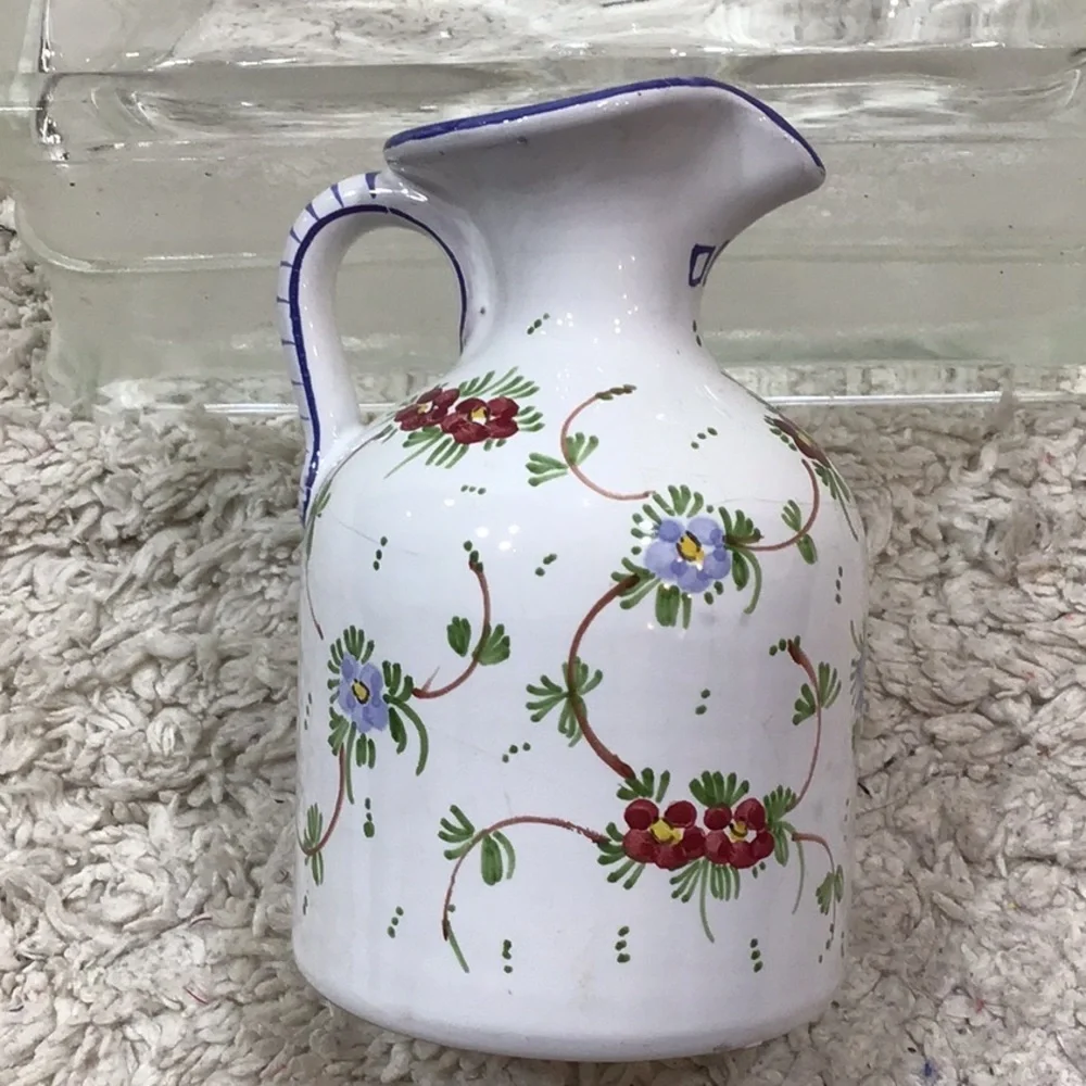 Castelli pattern pitcher artist