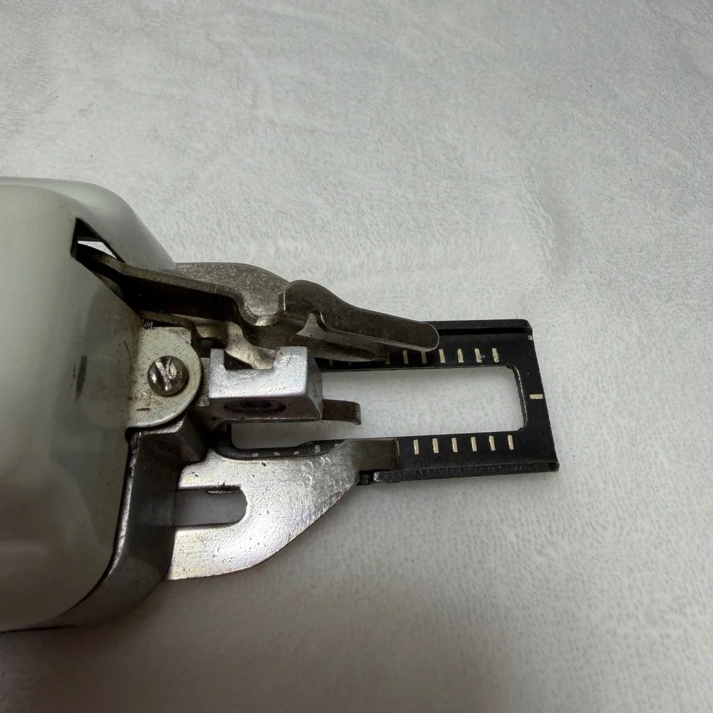 Singer‎ Automatic Buttonholing Attachment 161829 Touch & Sew Zig-Zag Vintage Set
