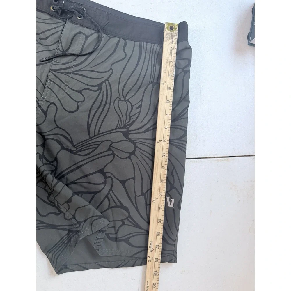 Vuori cruise boardshorts