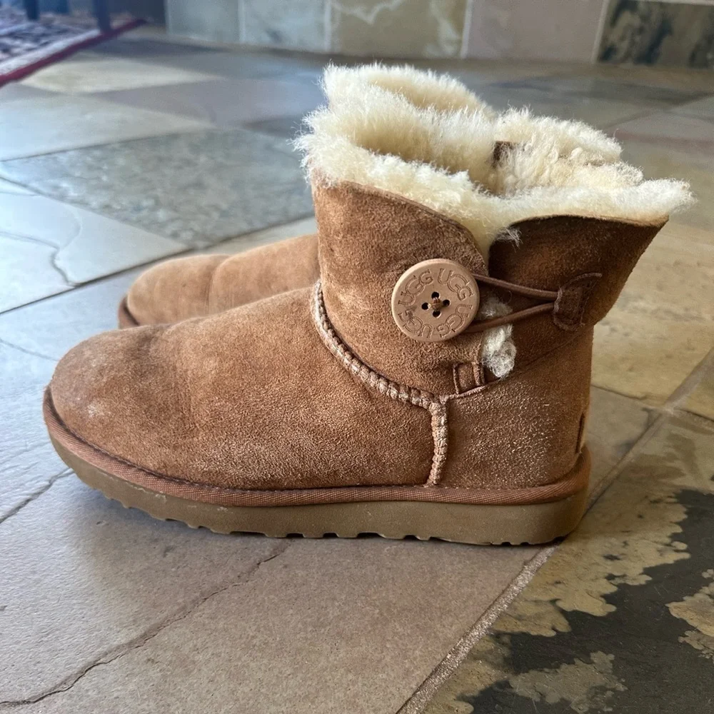 UGG mini bailey
