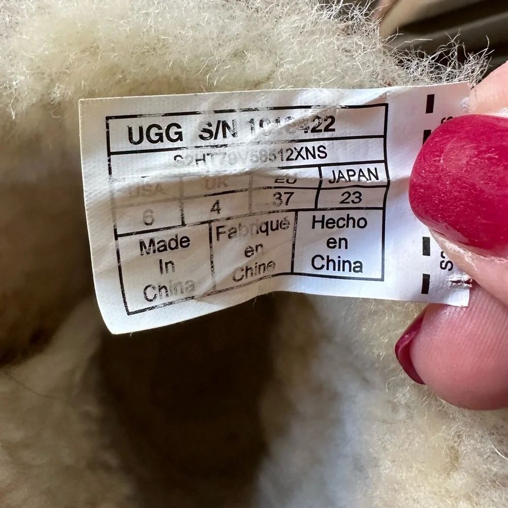 UGG mini bailey