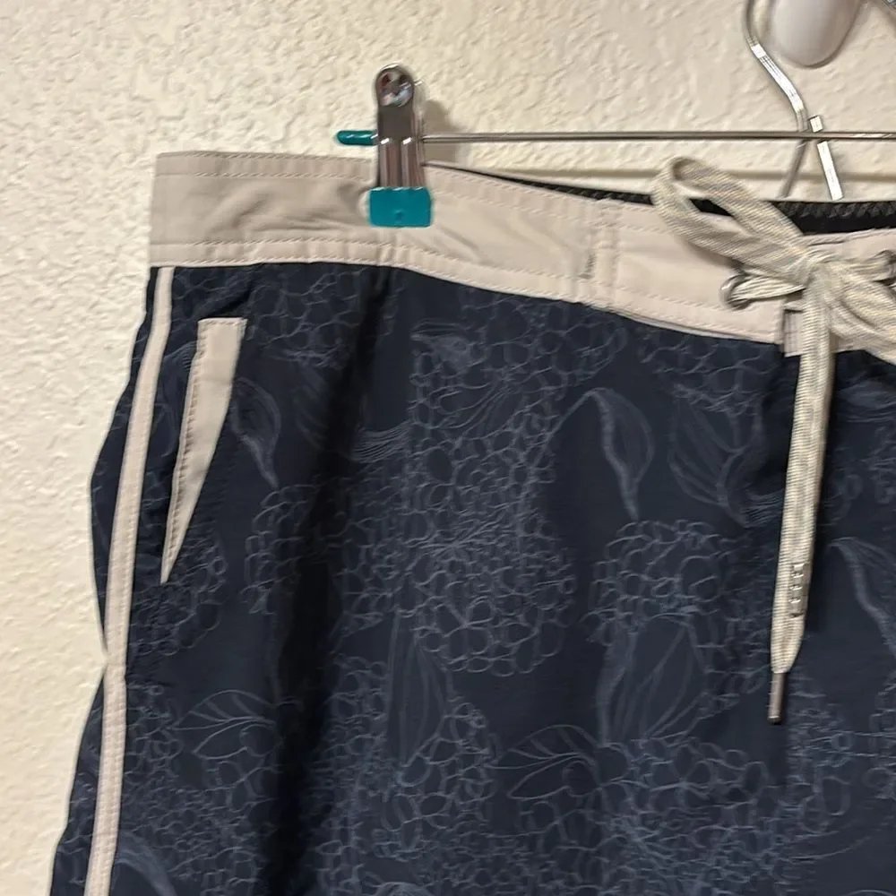 Vuori navy white