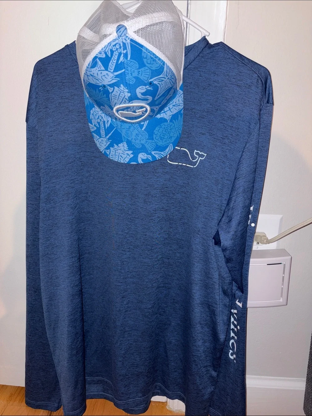 Vineyard Vines Men’s Hat and Performance Long-Sleeve