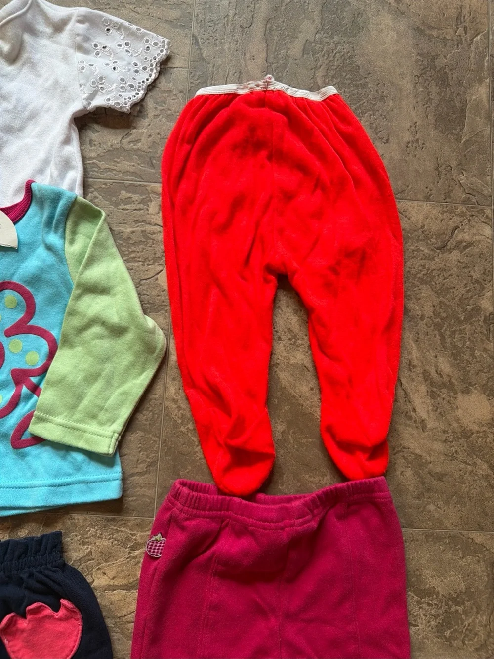 VINTAGE LOT GIRLS 0-3 M 0-6 M FIVE OUTFITS 2 PANT EARLY 2000s MULTICOLORED