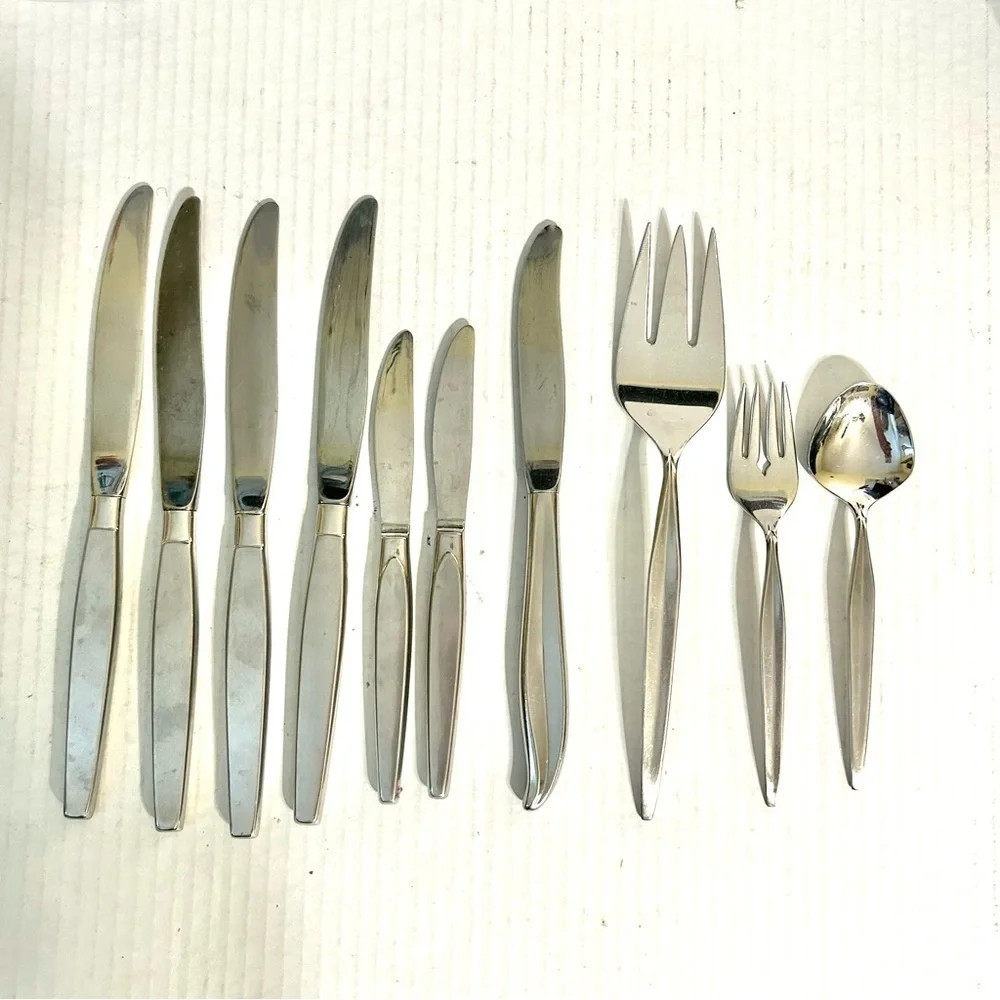 Miscellaneous Lot of 10 Pieces Stainless Flatware Butter Knives Serving