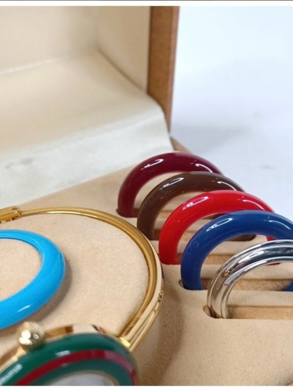 Gucci sleek bangle