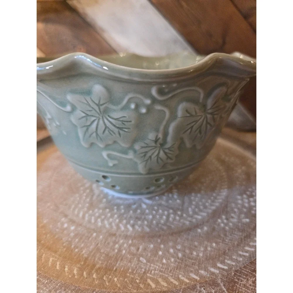 N/A ceramic berry