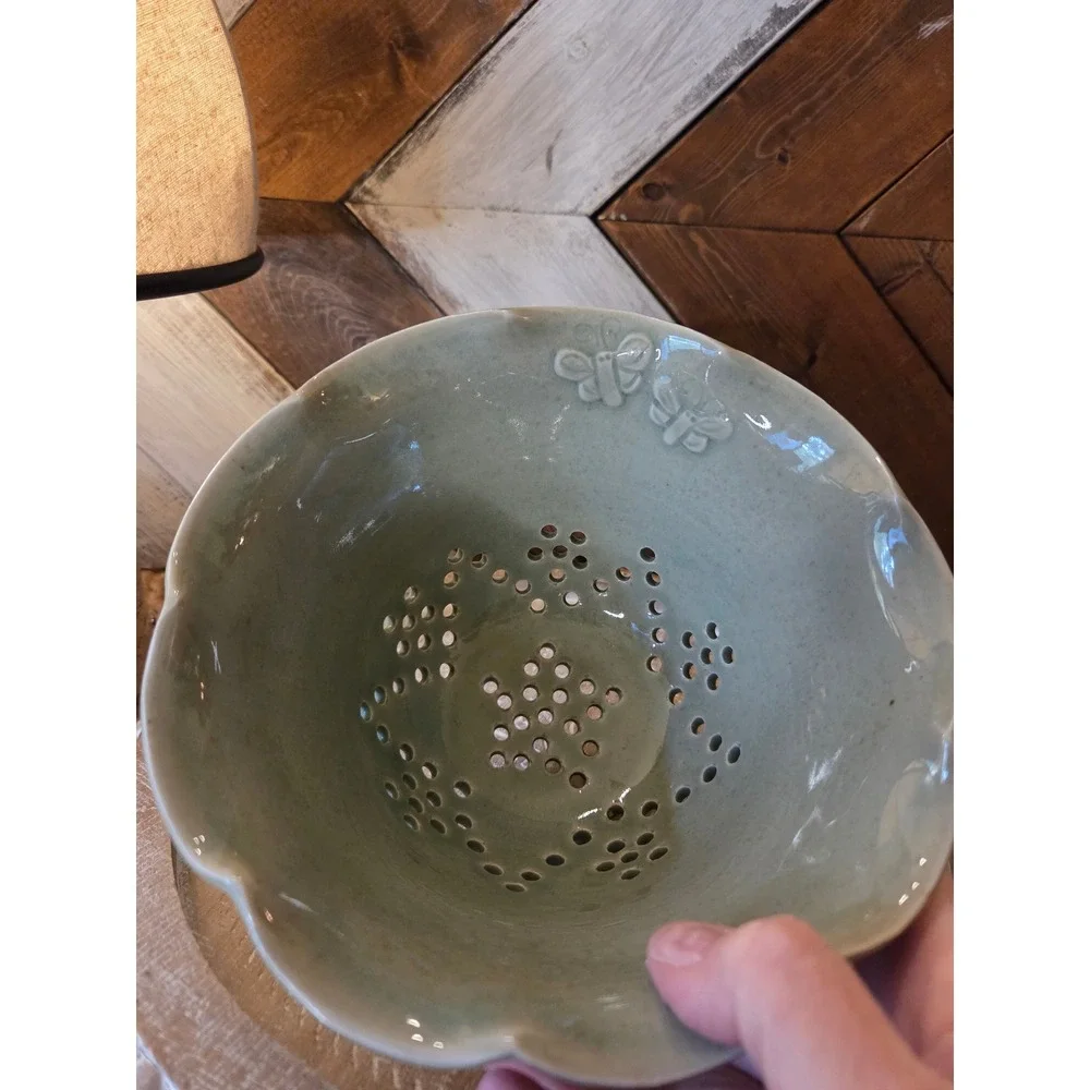 N/A ceramic berry