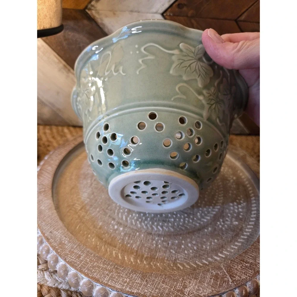 N/A ceramic berry