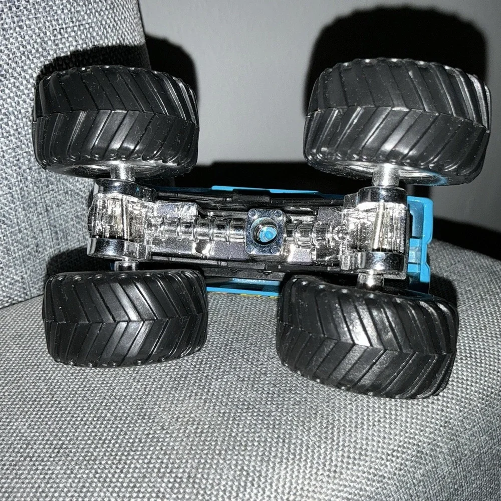 RARE Monster Jam Hot Wheels BACKWARDS BOB Monster‎ Truck 1:24 Diecast Original