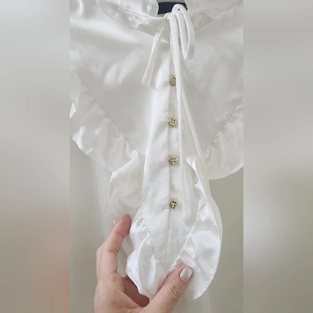 New Zara Women's White Ruffled Tie-Neck Blouse, Size‎ Extra Small.