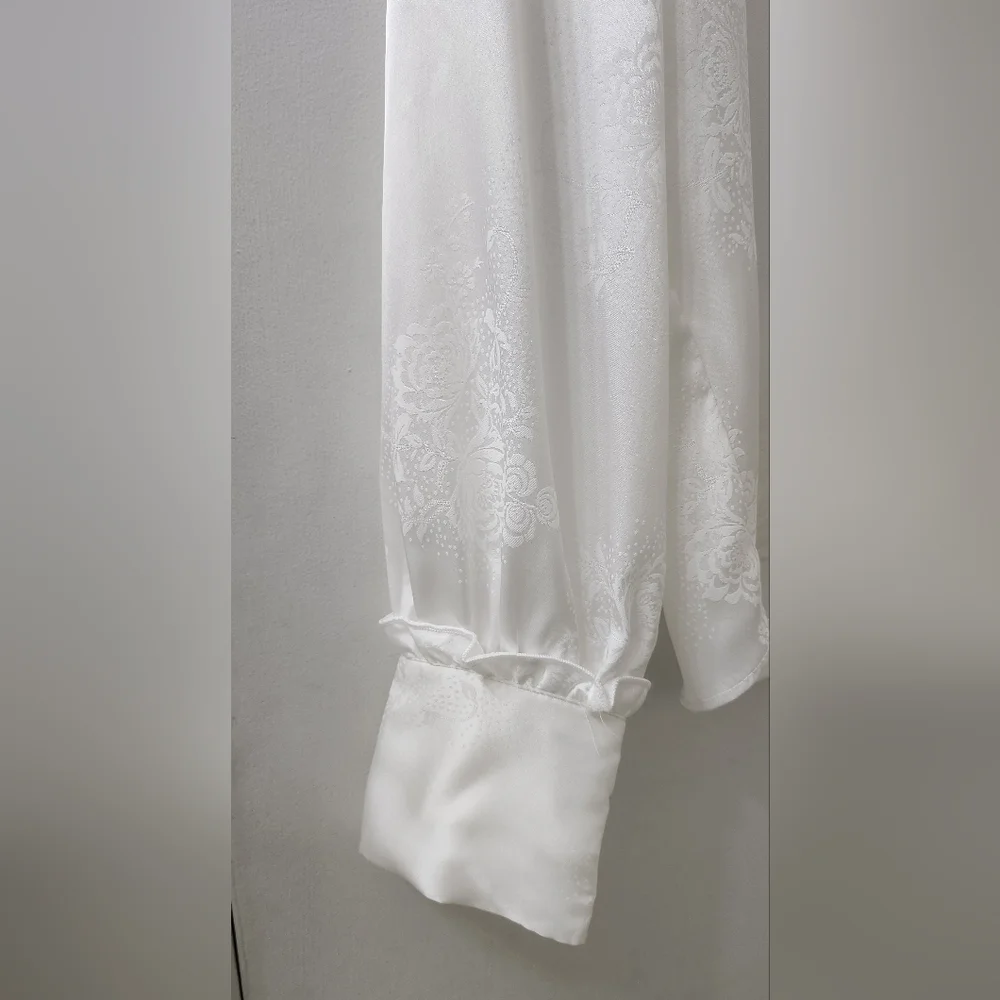 New Zara Women's White Ruffled Tie-Neck Blouse, Size‎ Extra Small.