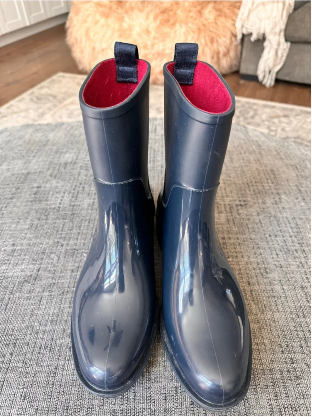 Tommy Hilfiger prominent side scuffs