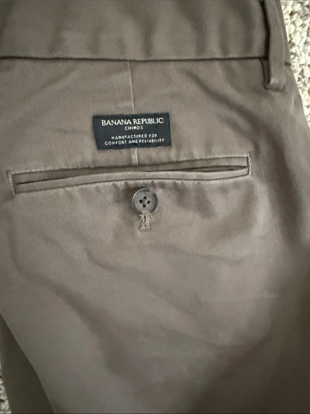 Banana Republic wear closure detail