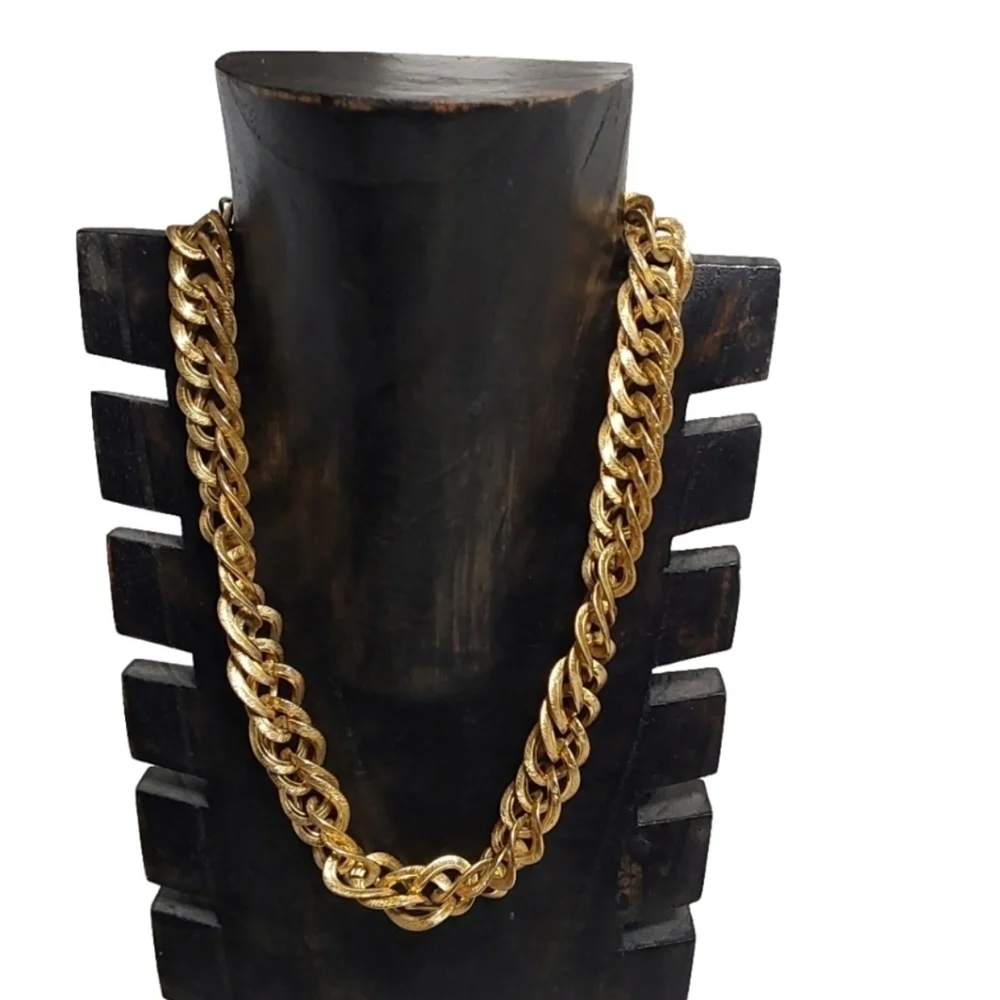 Napier necklace tone