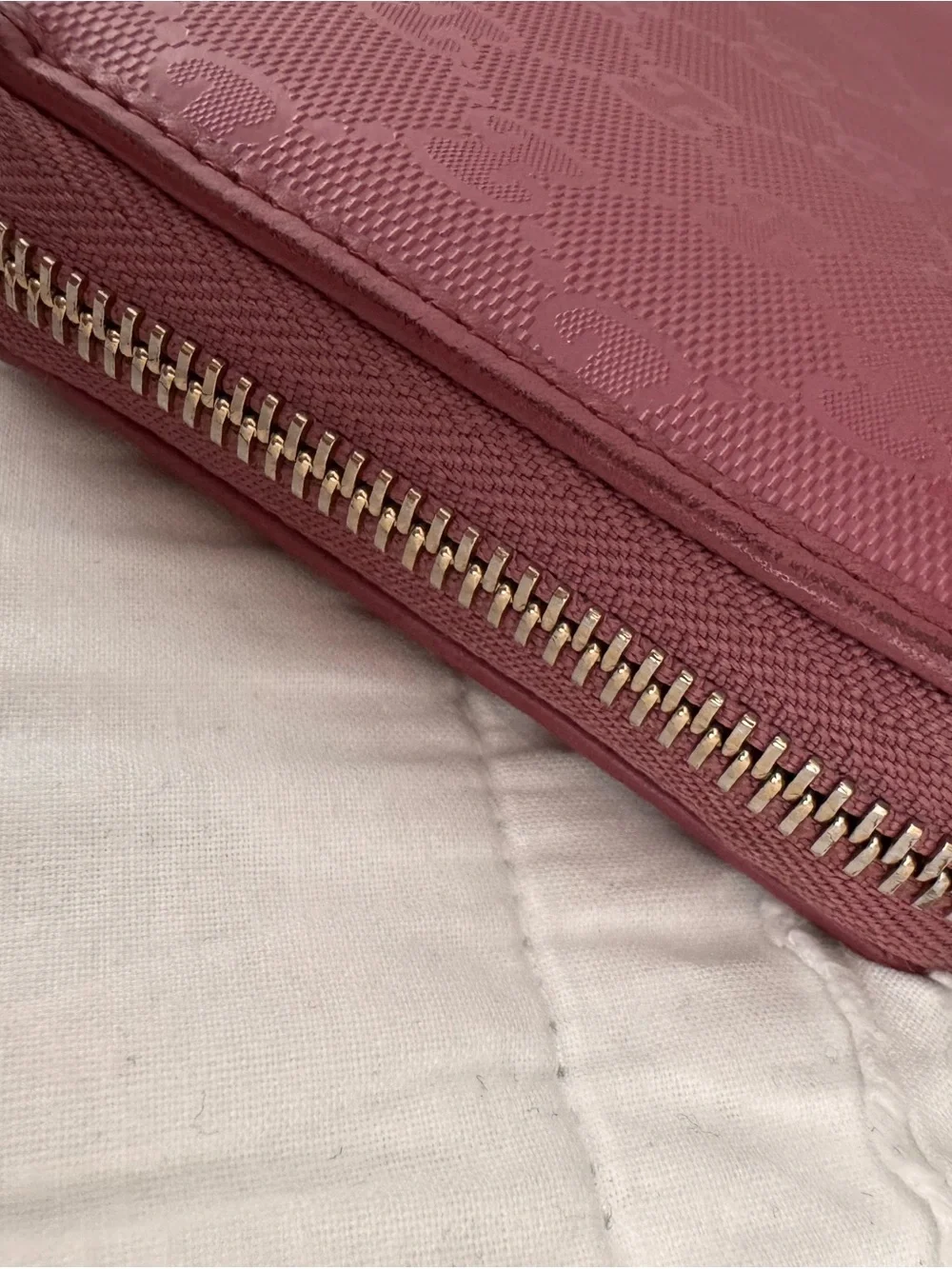 Gucci Glossy GG Patent Zip Wallet - Dusty Rose