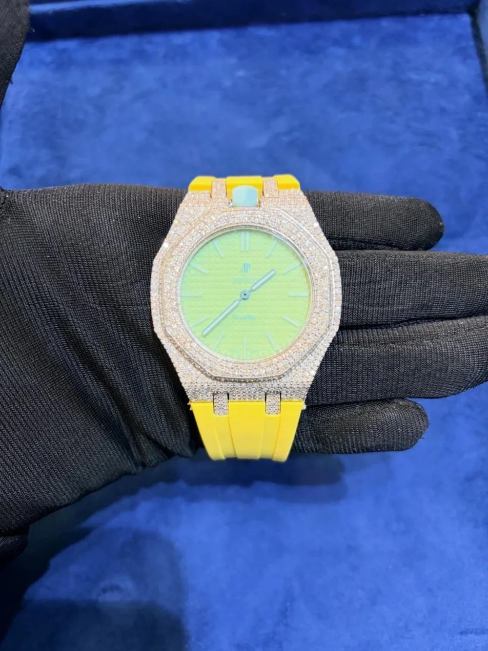 Swatch fully steal