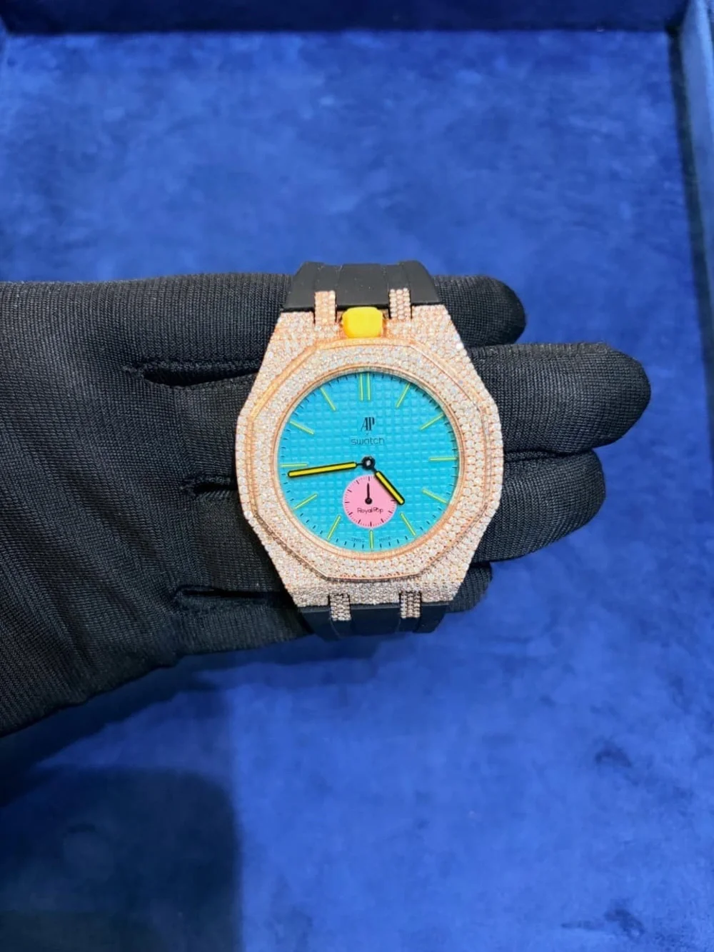 Swatch fully steal