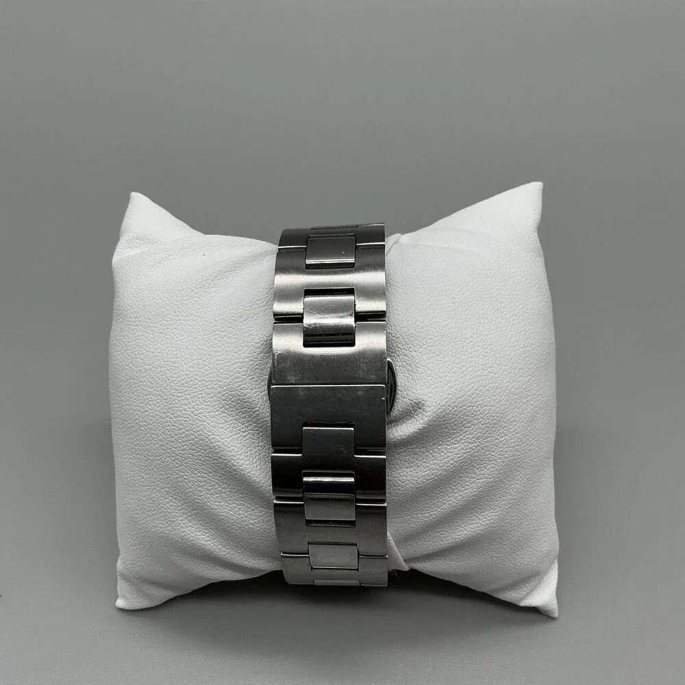 Movado see photos