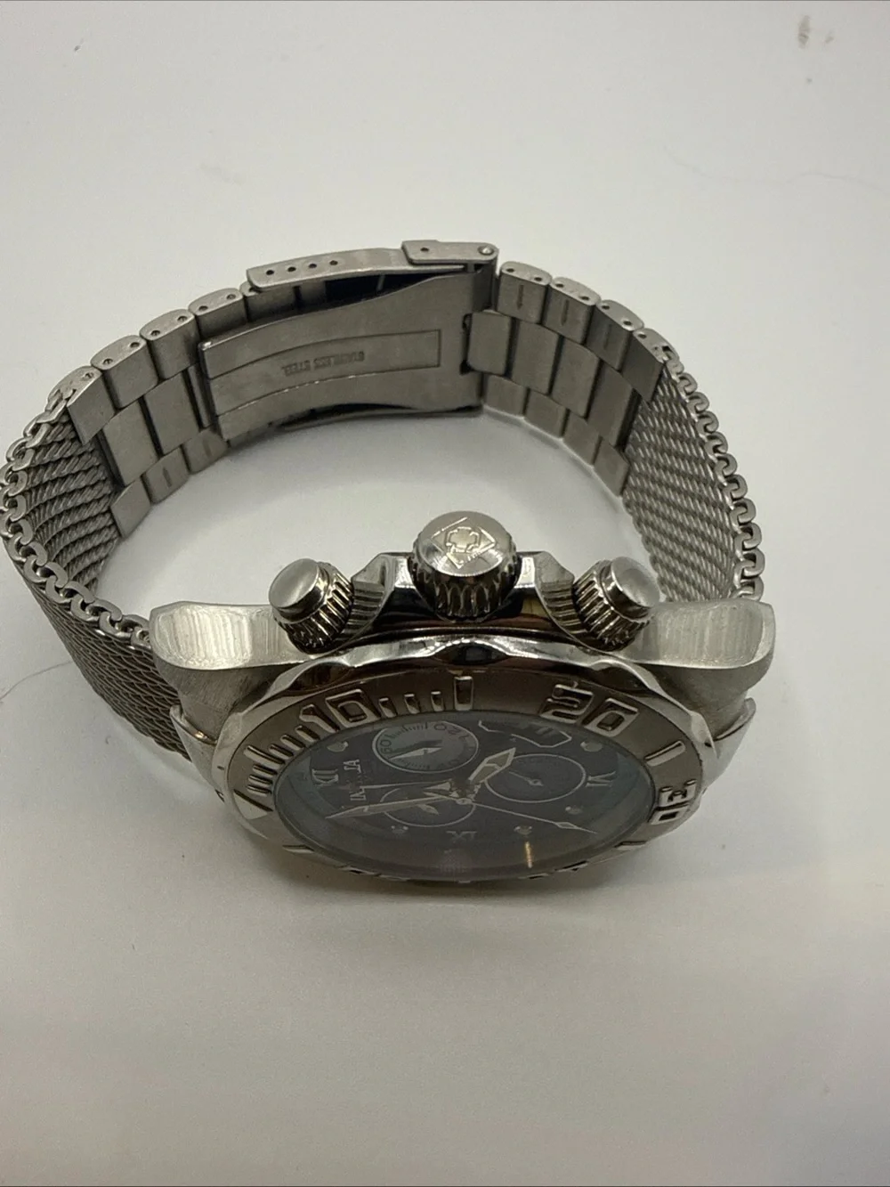 Invicta sleek stainless