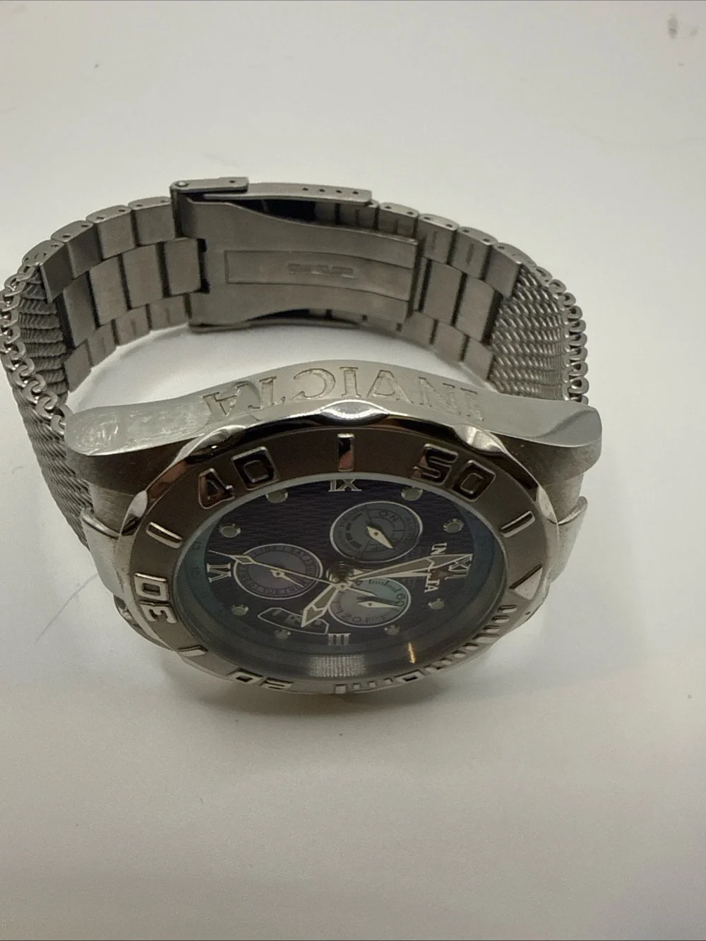 Invicta sleek stainless