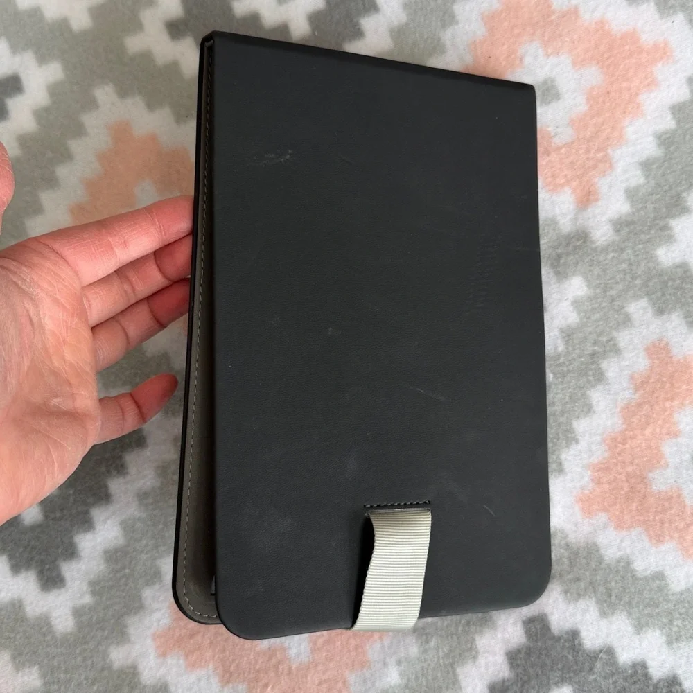 Nook Black Tablet Cover with Light silver magnetic closure Strap