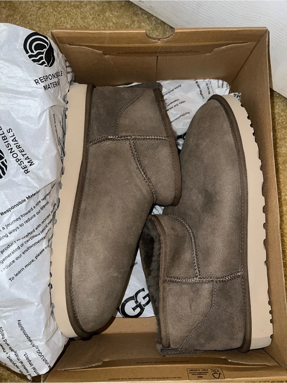 UGG authentic new