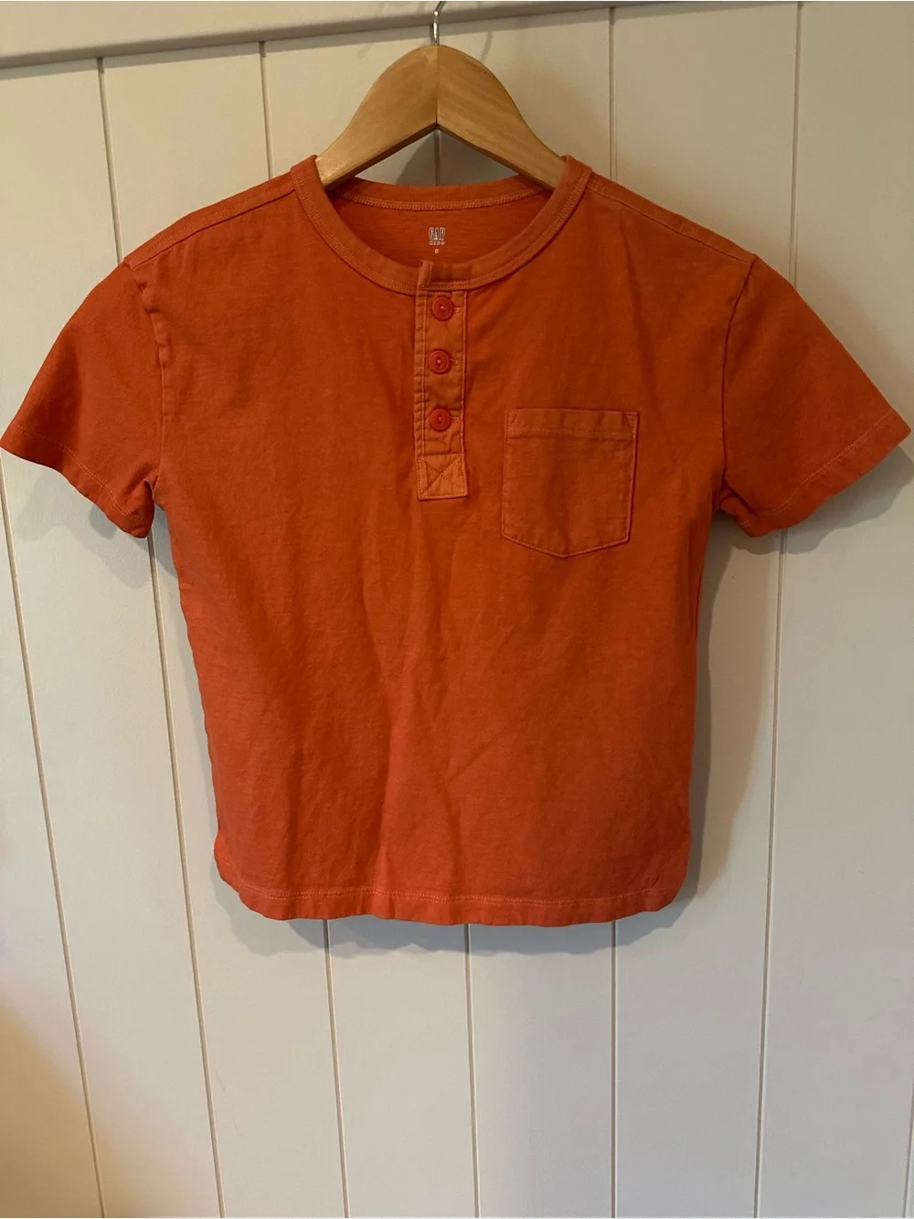 Gap Kids Boys Henley Tee Size Small Orange Short Sleeve 3‑Button Pocket Top