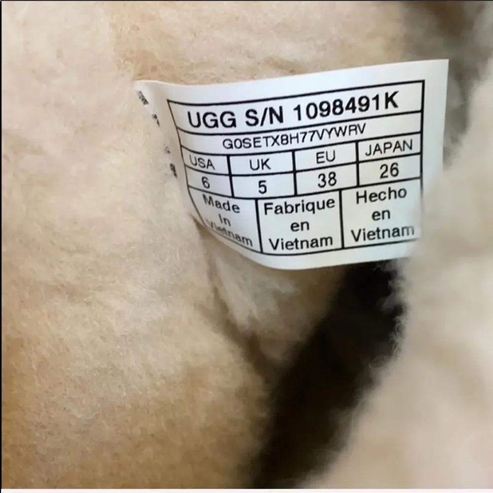 UGG classic short
