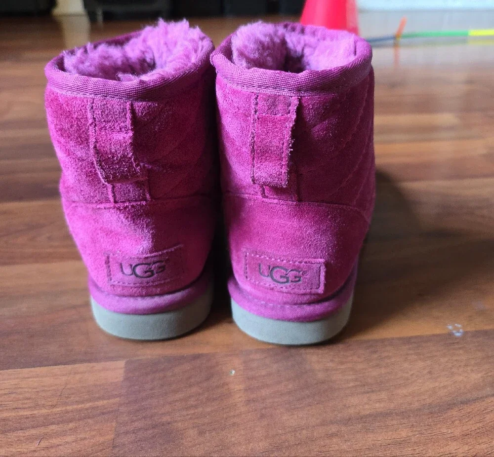 UGG warm quilted