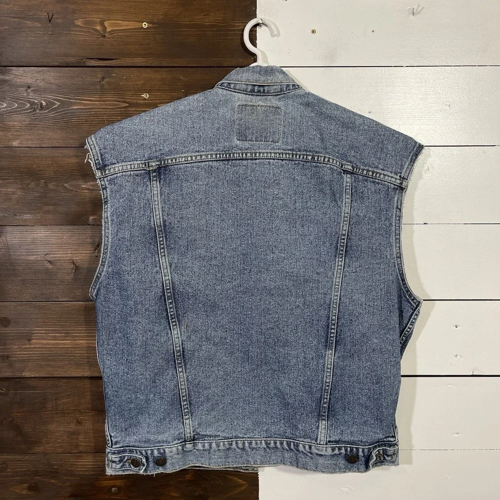 Levis tagged large