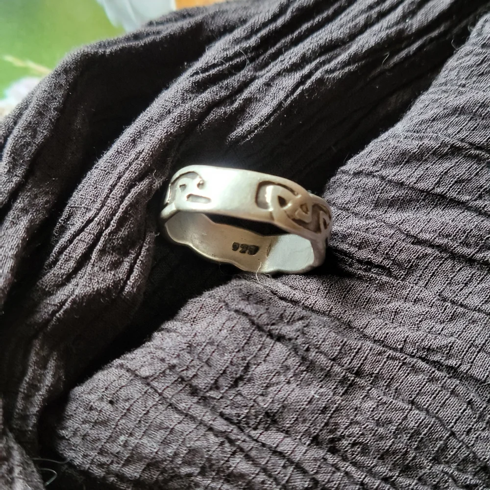 Sterling Silver Celtic Knot Band Ring - 8