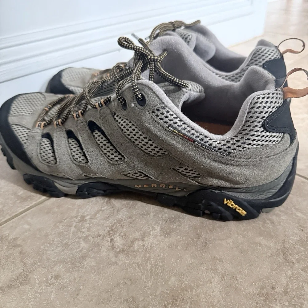 Merrell moab ventilator