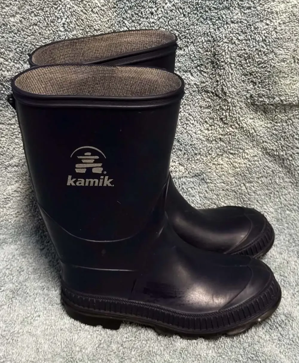 Kamik 12 owned