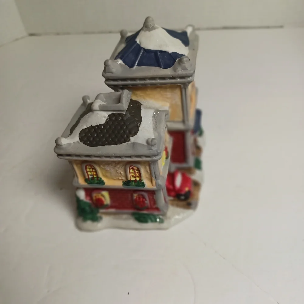 Wellington Square Collection 2004 Christmas‎ Village Fire Station Building