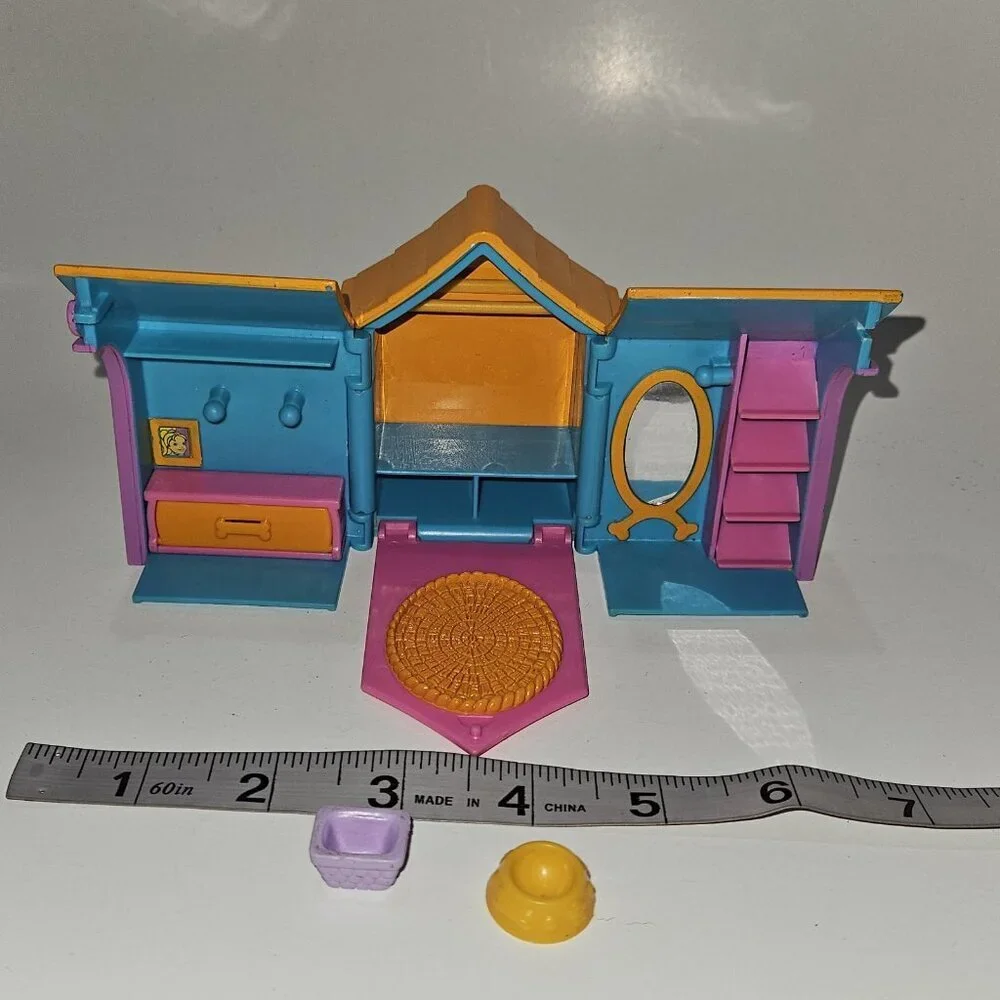 Polly Pocket fold out