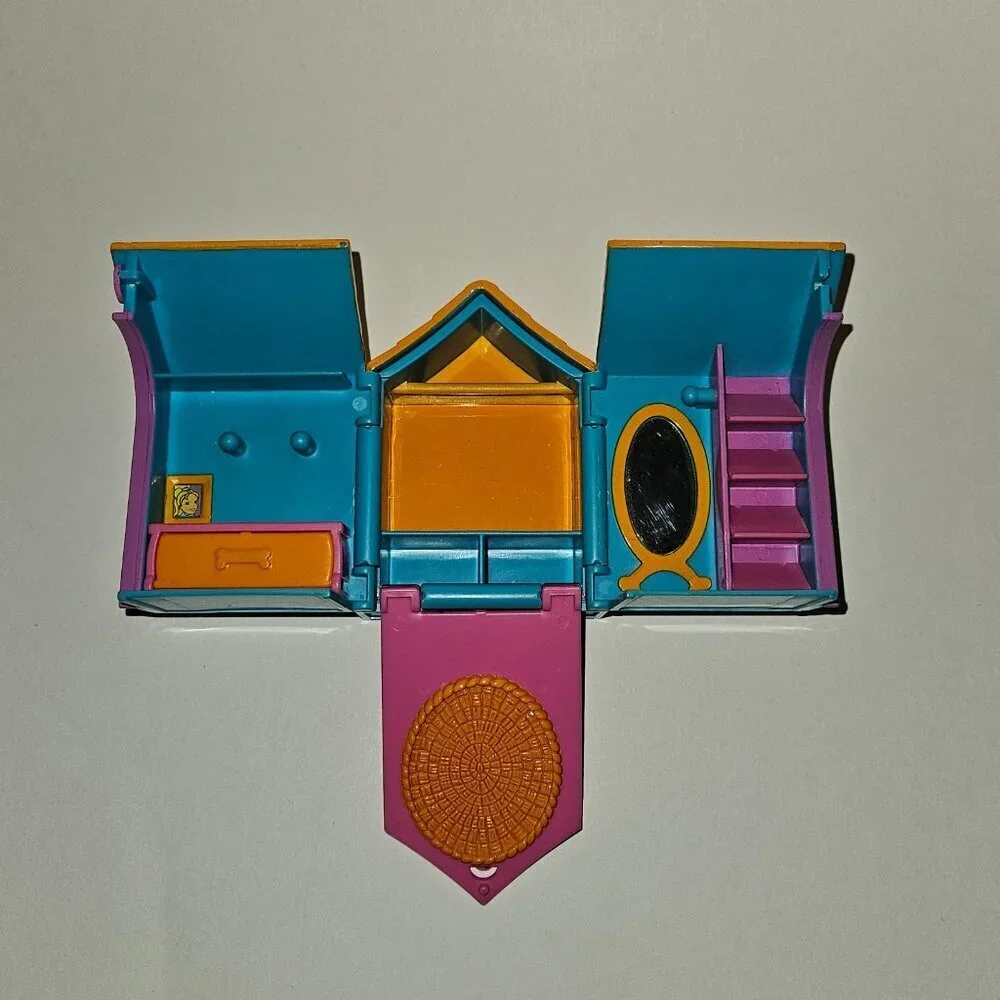 Polly Pocket fold out