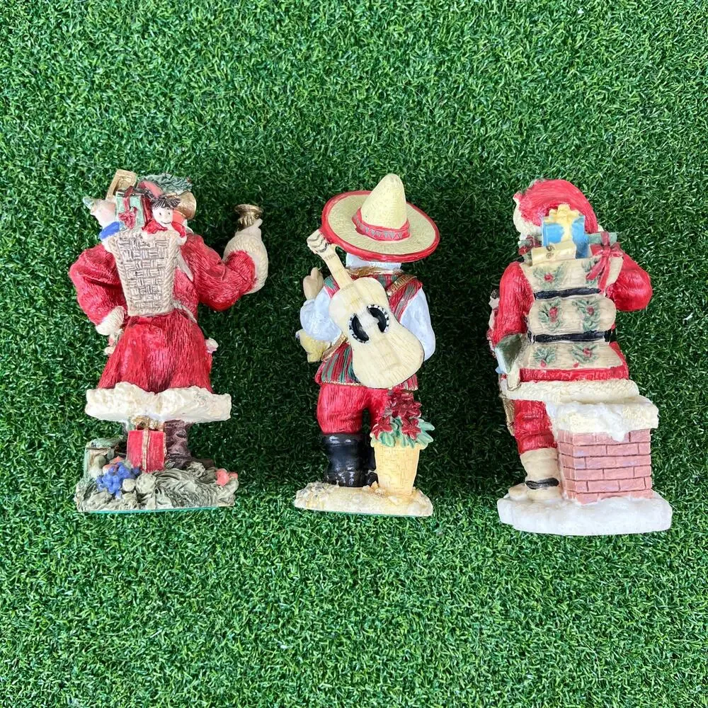 International Santa Claus get ready