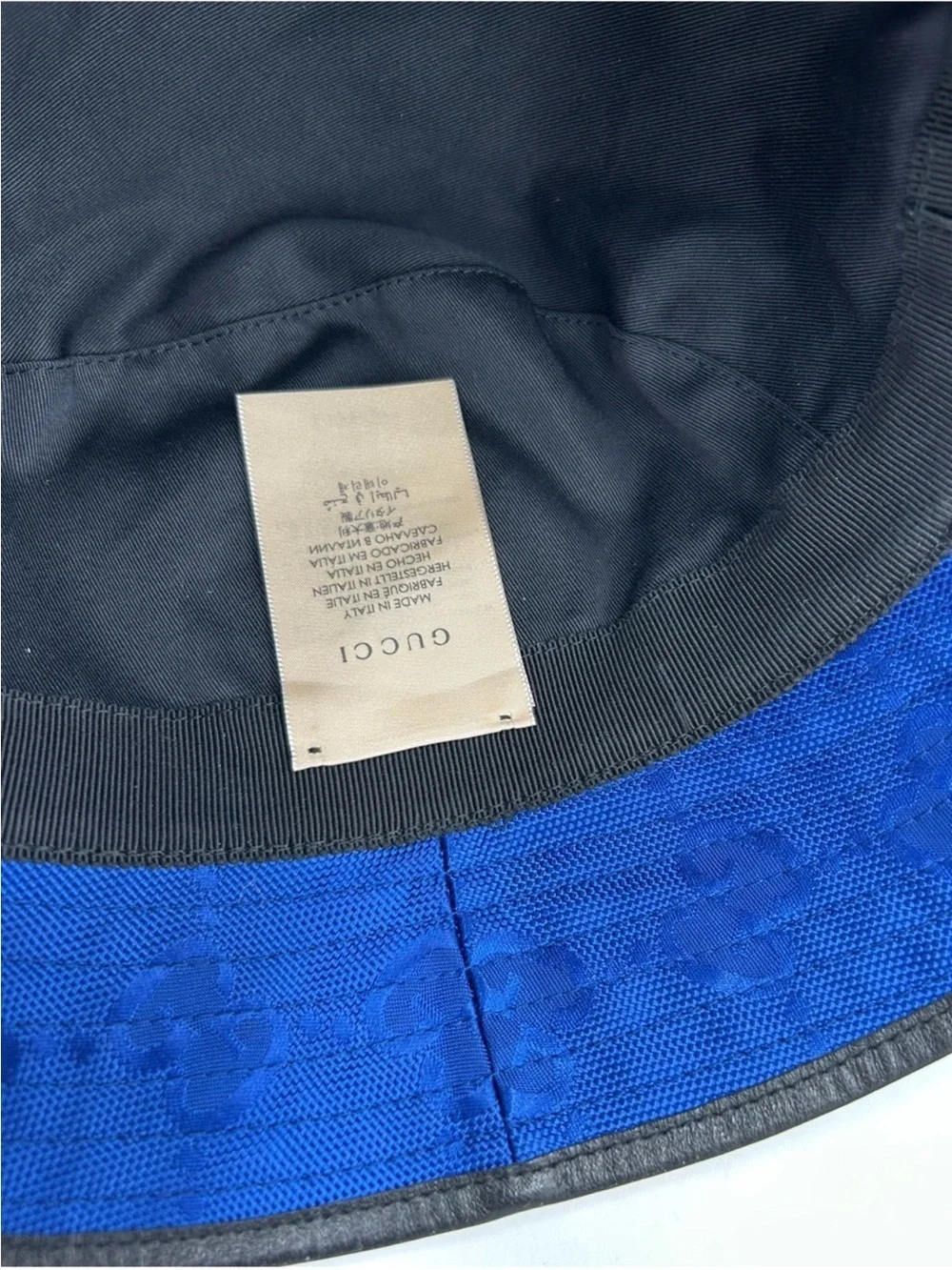 Gucci signature gg