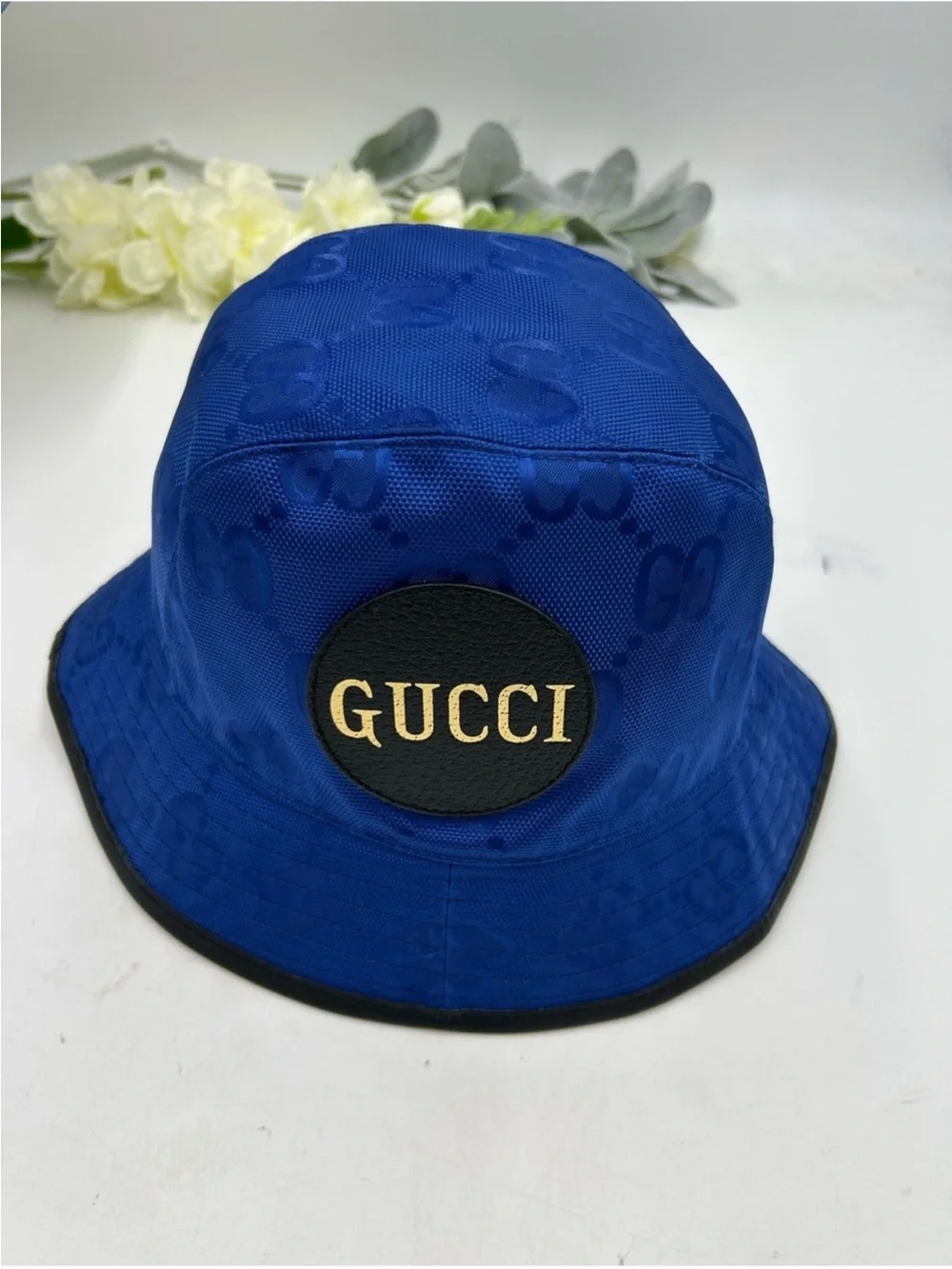 Gucci signature gg
