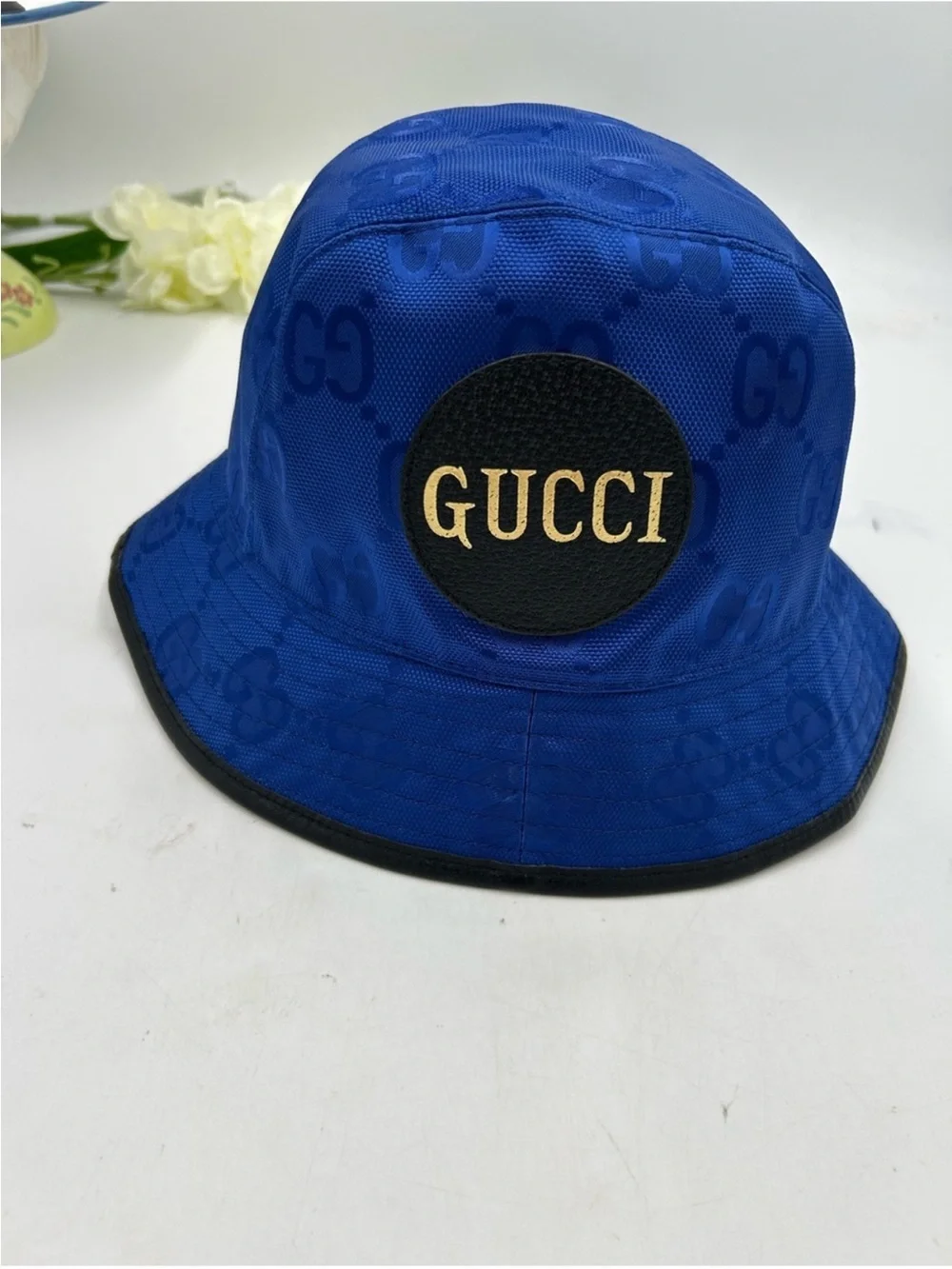 Gucci signature gg