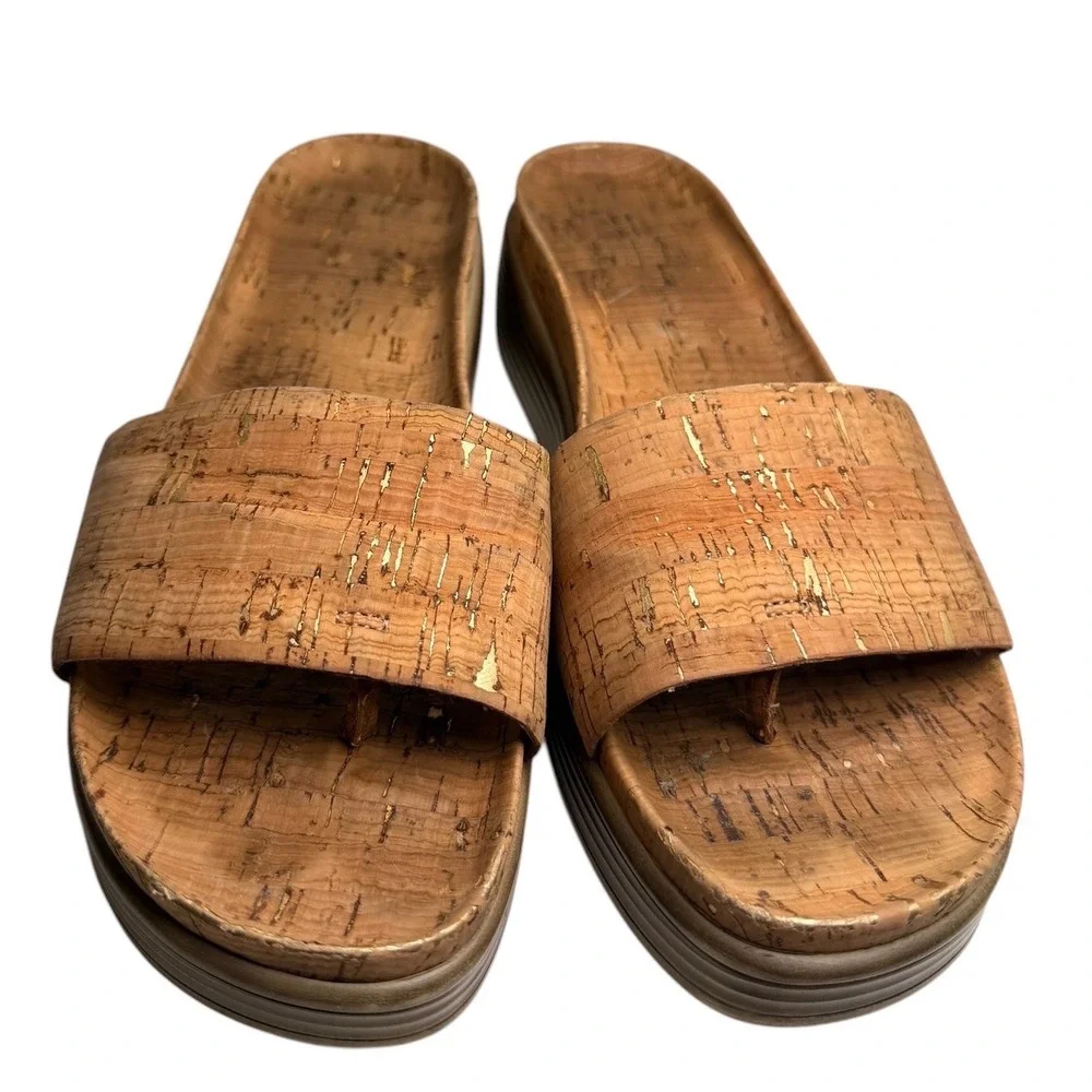 Donald J Pliner consistent comfortable size