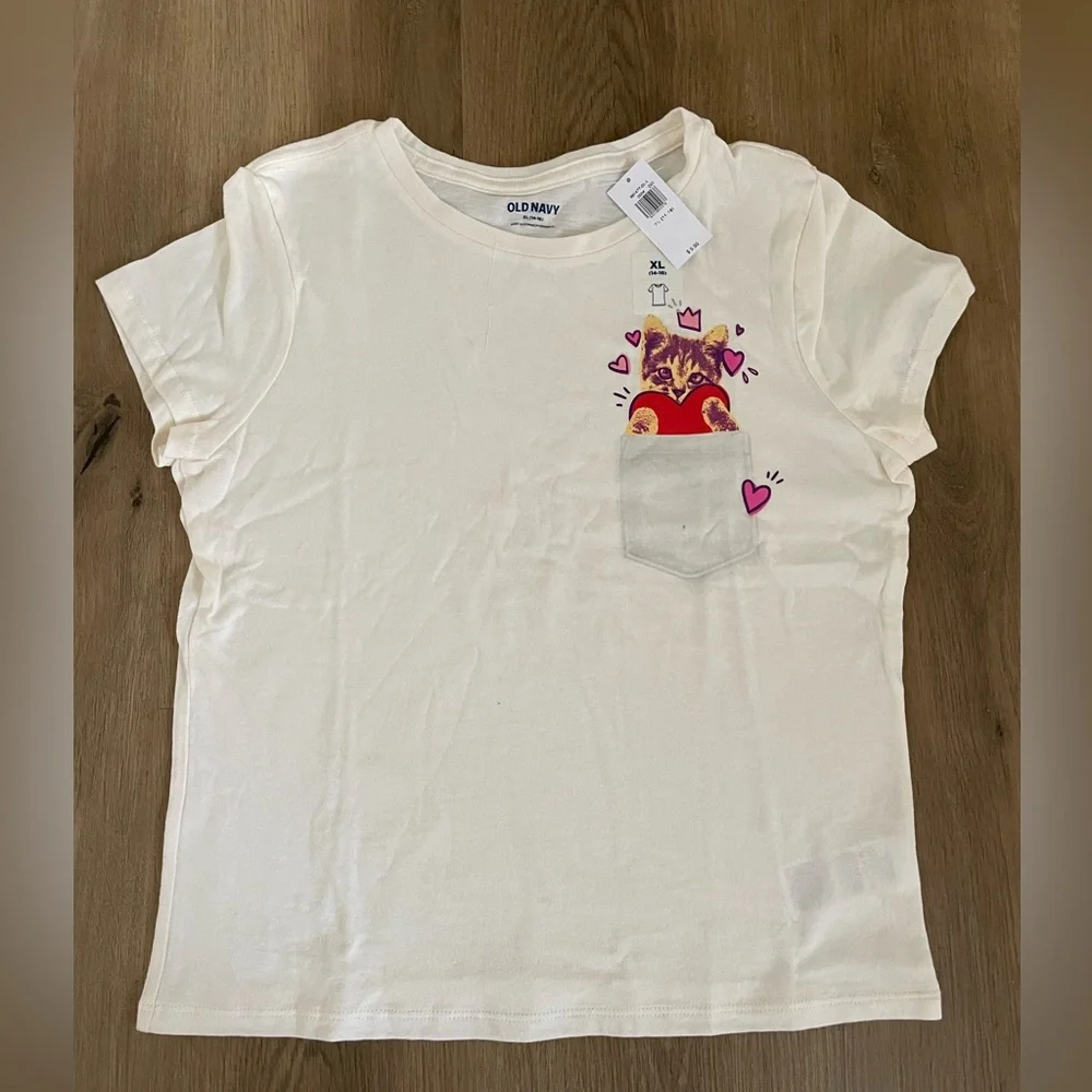 NWT Girls cream colored‎ top with a cat and hearts (XL)