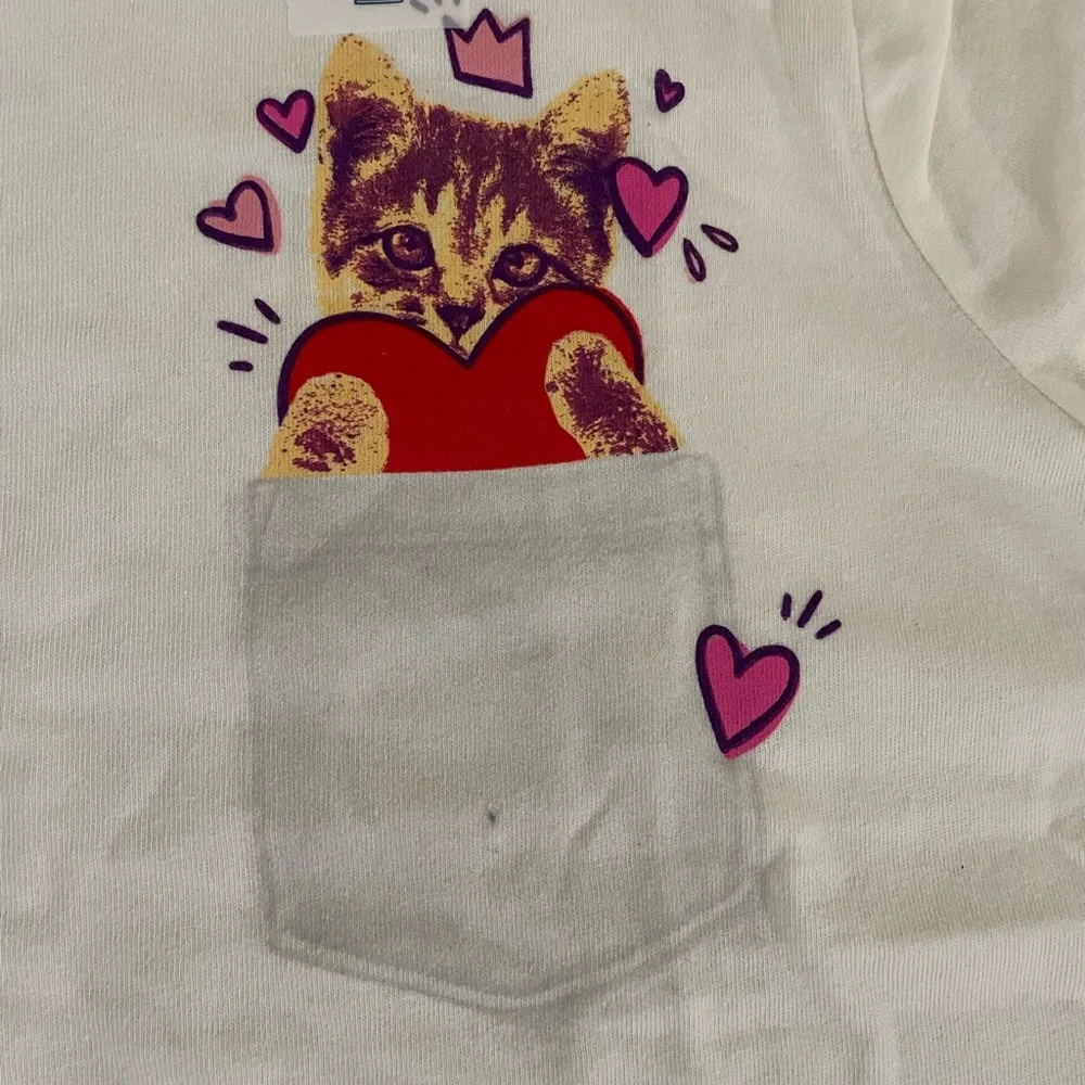 NWT Girls cream colored‎ top with a cat and hearts (XL)